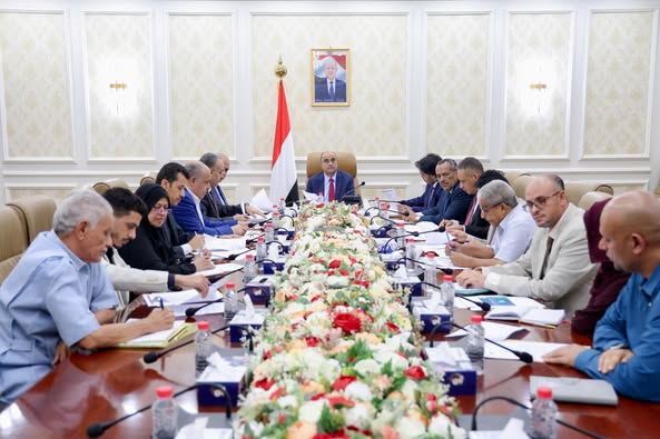الحكومة تعتمد خططًا استراتيجية لتطوير قطاع الكهرباء وتعلن مؤتمرًا وطنيًا للطاقة في عدن