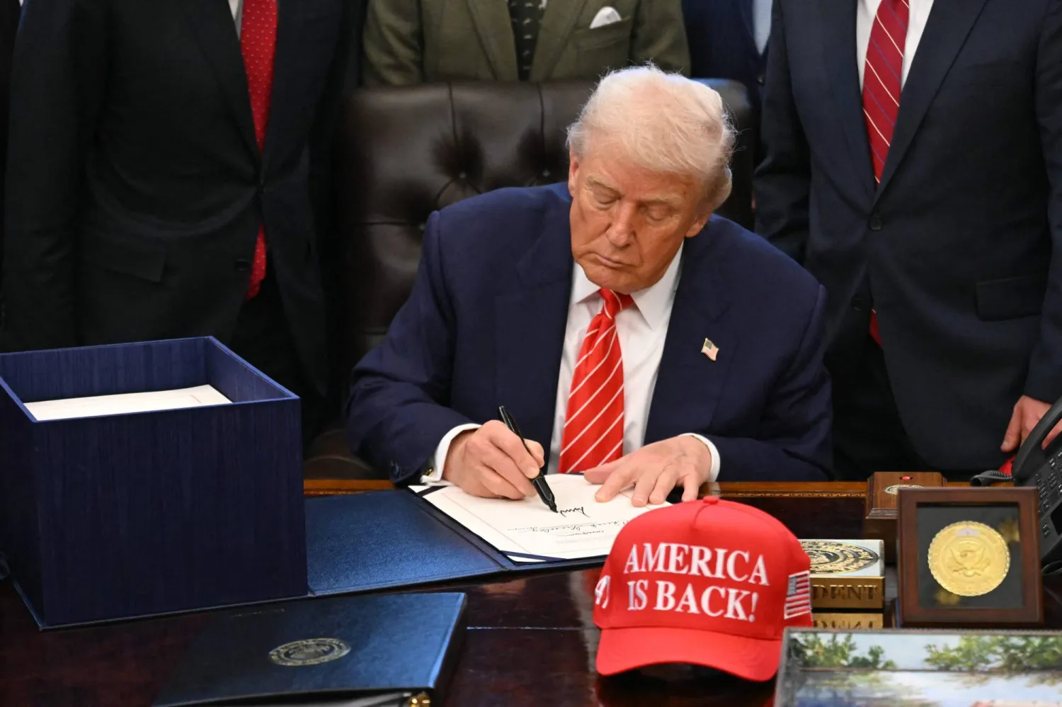 ترامب: نتفاوض مع إيران الآن.. وترتيبات لحسم مكان وزمان المفاوضات