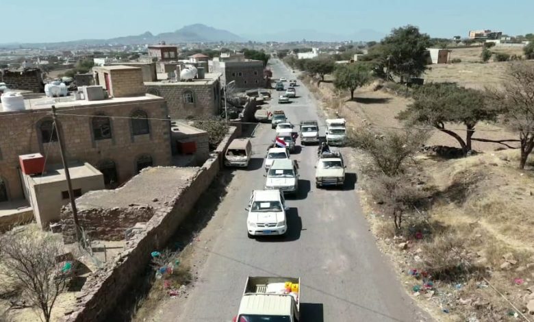 تعز.. أبناء الشمايتين يسيرون قافلة شتوية وغذائية دعماً لأبطال الجيش
