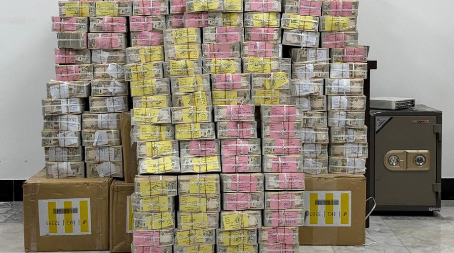 العراق.. ضبط 5 كيلو ذهب و20 مليون دولار بقضية فساد وكيل وزارة النفط عدنان الجميلي