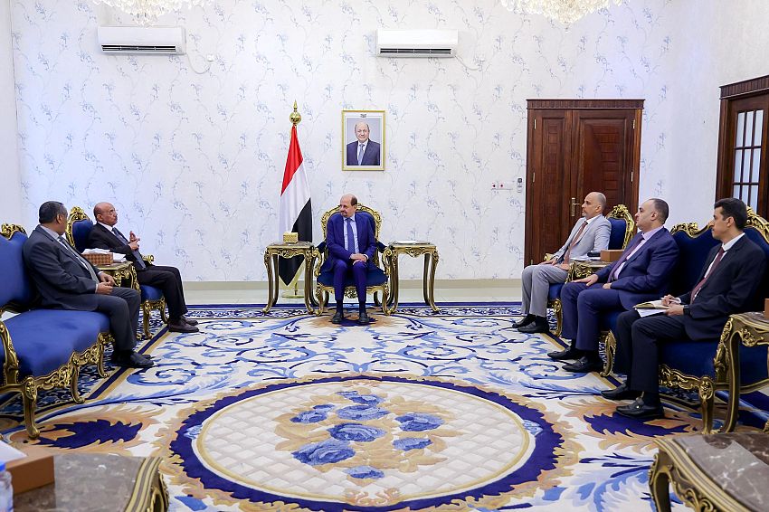 رئيس الوزراء يوجه ببدء تسليم مرتبات موظفي الدولة المدنيين والعسكريين بشكل عاجل