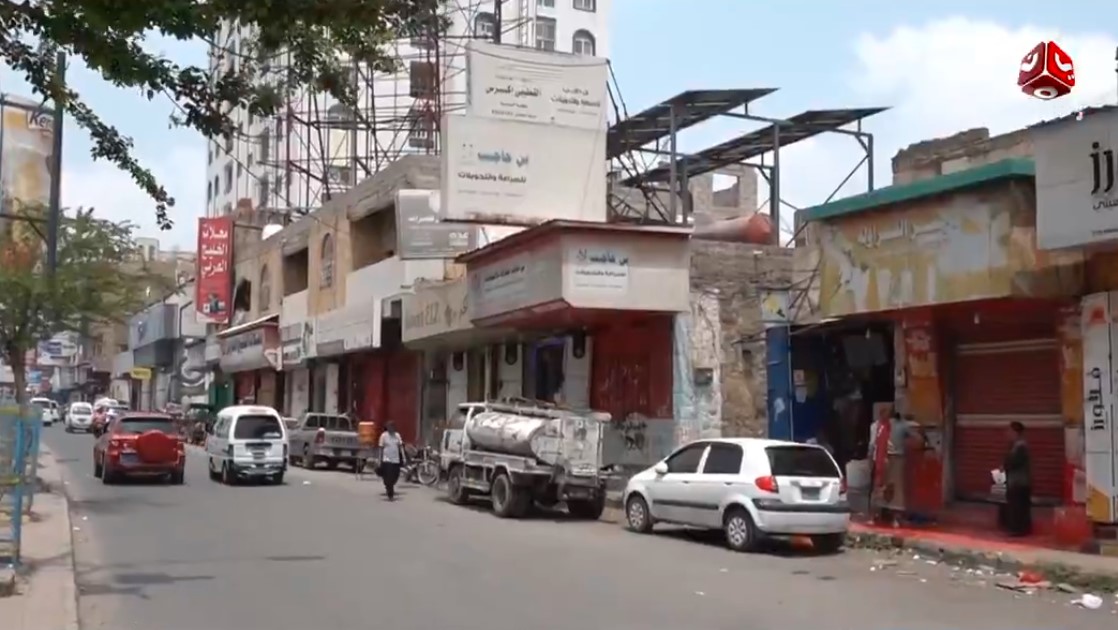 عدن.. محلات الصرافة تغلق أبوابها احتجاجاً على اتهامات بتدهور أسعار الصرف