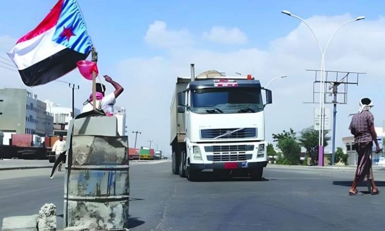 تقرير: جبايات الانتقالي من المشتقات النفطية والإسمنت والنقاط الأمنية تتجاوز 22.4 مليار ريال شهرياً