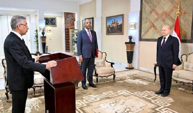 مصدر خاص: سفير اليمن لدى واشنطن قدّم استقالته منتصف ديسمبر الماضي