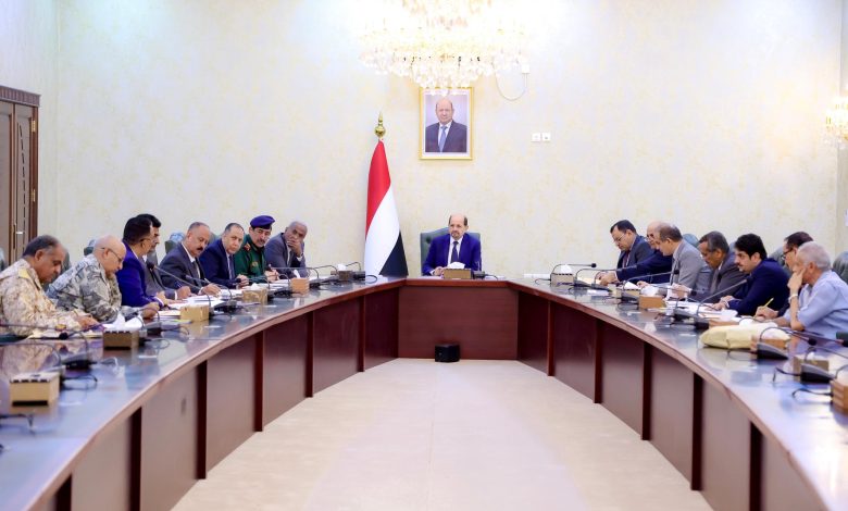 الحكومة تؤكد تنفيذ إجراءات التدوير الوظيفي للقيادات والموظفين في المنافذ البرية والبحرية